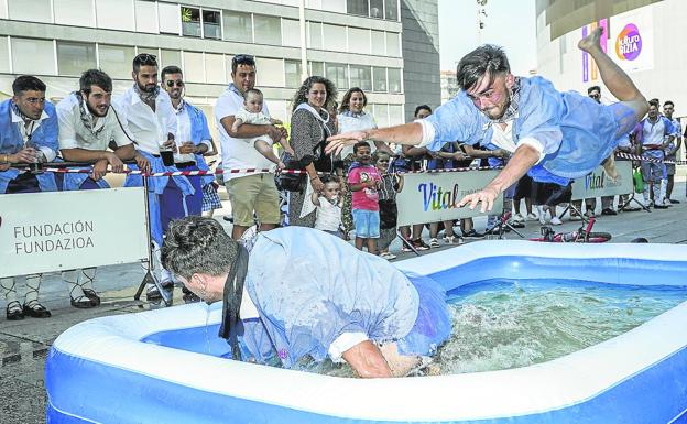 Todo un triatlón en sesenta metros