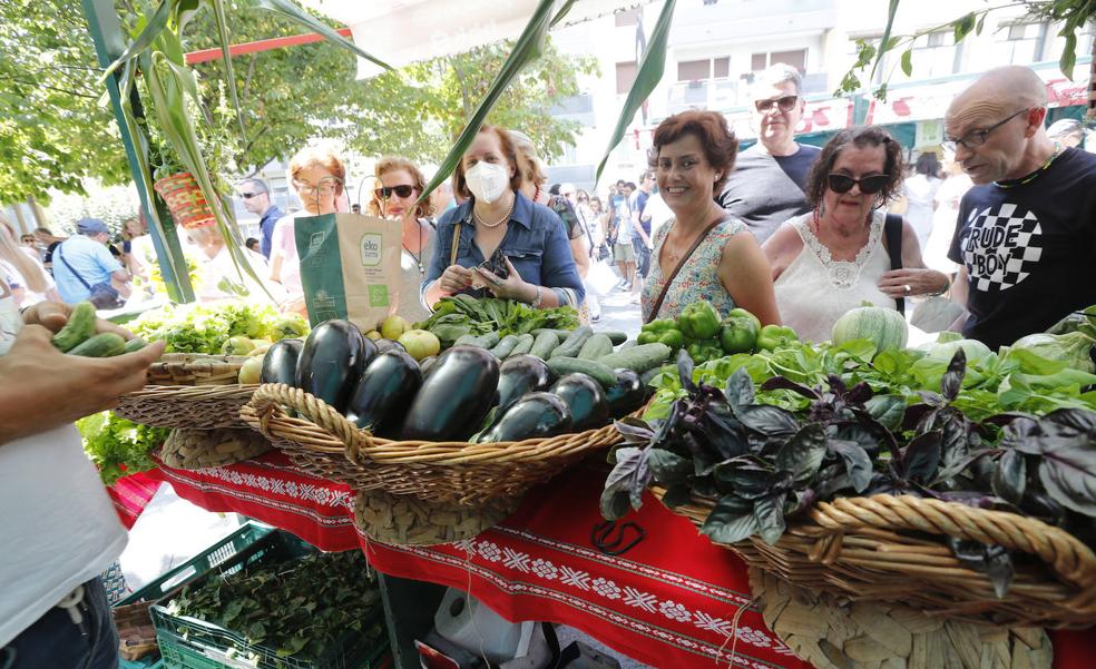 El mercado de San Lorenzo regresa a Algorta tras dos años de pausa obligada