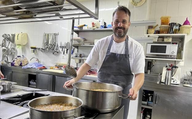 Un conocido cocinero cántabro, insultado y amenazado por hacerse una foto con Vox