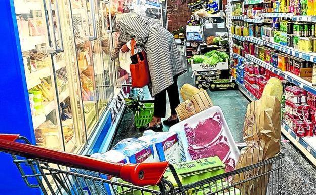 La compra básica sigue disparada con cereales, leche y pollo otro 2% más caros en solo un mes