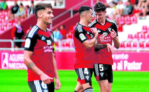 El nuevo Mirandés levanta el telón de Anduva