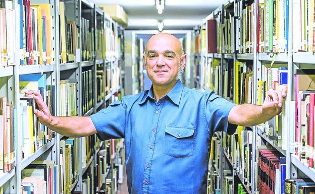«Deberíamos recuperar la sala de exposiciones. Da más vida a la biblioteca»