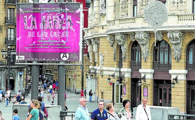 Compañías de teatro llegan a Bilbao el día del estreno para recortar gastos