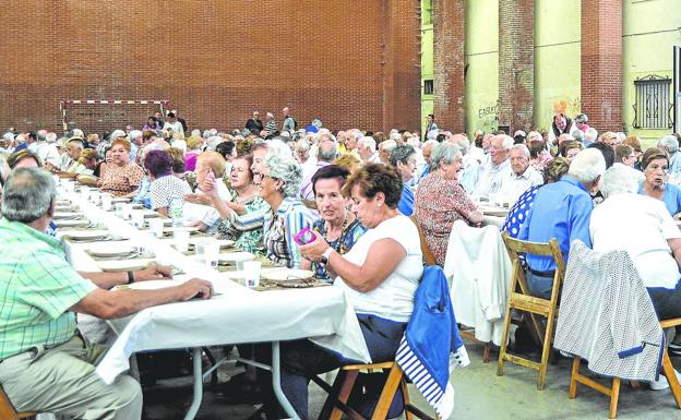 265 comensales en el homenaje a los mayores por San Roque en Llodio