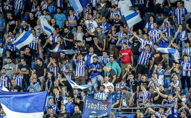 Ambientazo en Vitoria para el estreno del Alavés