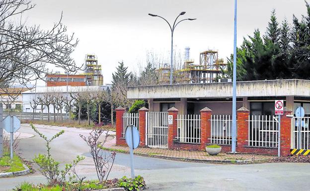 Izquierda Unida reclama soluciones para la «abandonada» planta de Montefibre