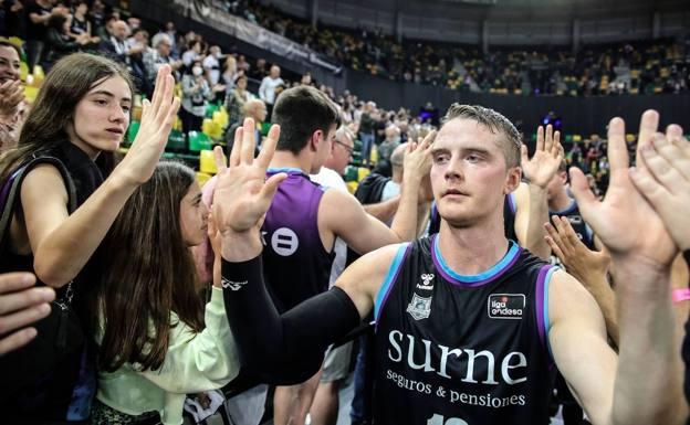 Hakanson abandona por lesión la concentración con Suecia y vuelve a Bilbao