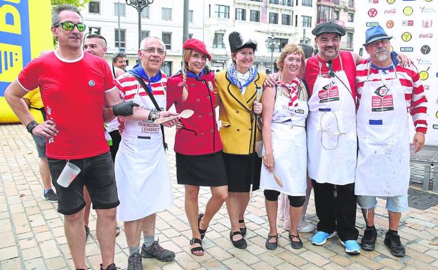 Un día con la pregonera y la txupinera: mucho afecto y una agenda cargada