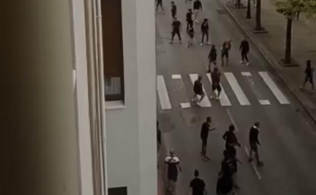 Brutal pelea a botellazos y con bates de béisbol entre hinchas radicales del Sestao River y el Barakaldo