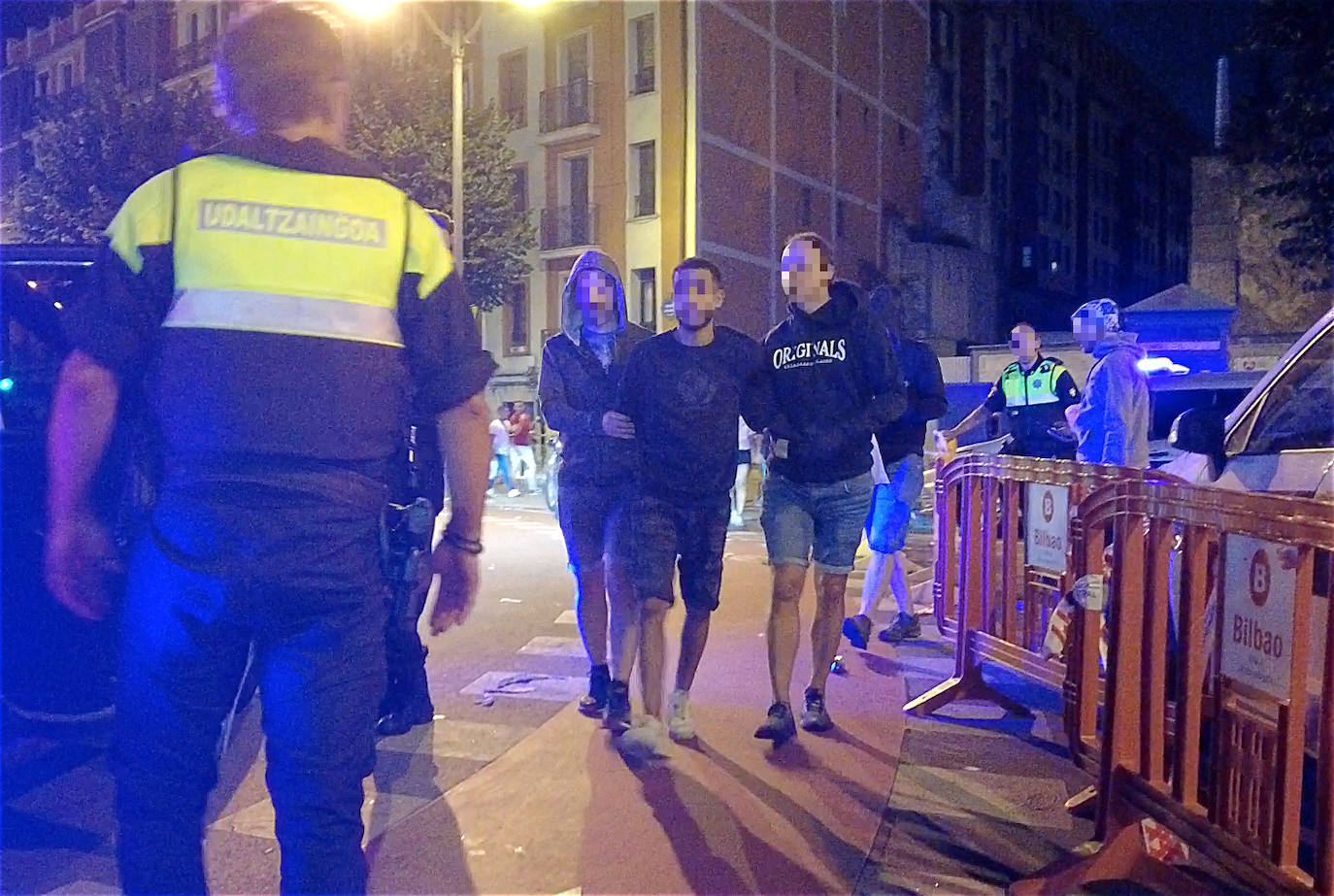 Un detenido por robo con violencia y una pelea en Pinpilinpauxa en la penúltima noche de la Aste Nagusia