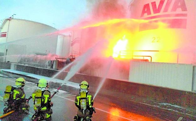 El Puerto de Bilbao alega que las sirenas no sonaron en el incendio porque «no había peligro para la población»