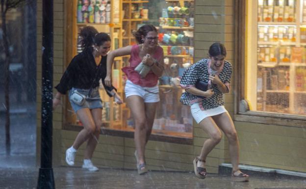 Aviso amarillo por tormentas intensas y fuerte viento en todo el territorio