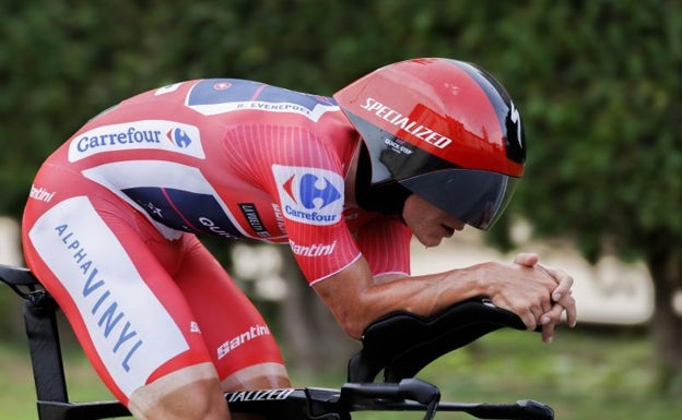Evenepoel se salta los límites de velocidad y aleja a todos los rivales