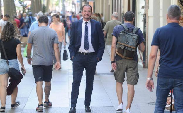 Iturgaiz critica a PSOE y PNV sus pactos con Bildu e Itxaso le reprocha que «viva en los 90»