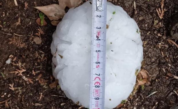 Muere una bebé de 20 meses en Girona a causa de una fuerte tormenta de granizo