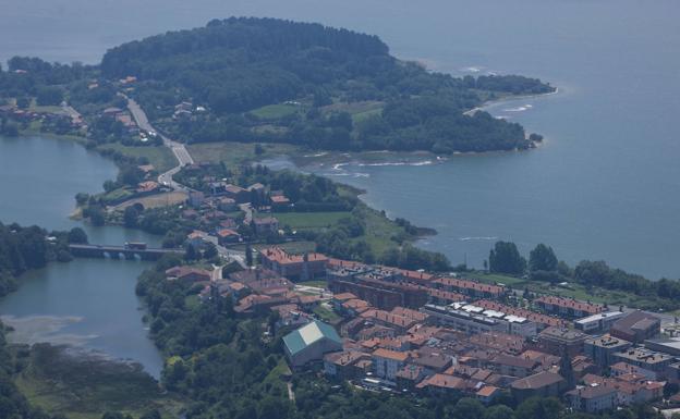 Un herido en un choque entre dos vehículos en Legutio