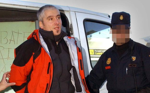 La AVT acusa a Sánchez de «consumar su traición» por el traslado a Euskadi a 'Txapote' y Parot