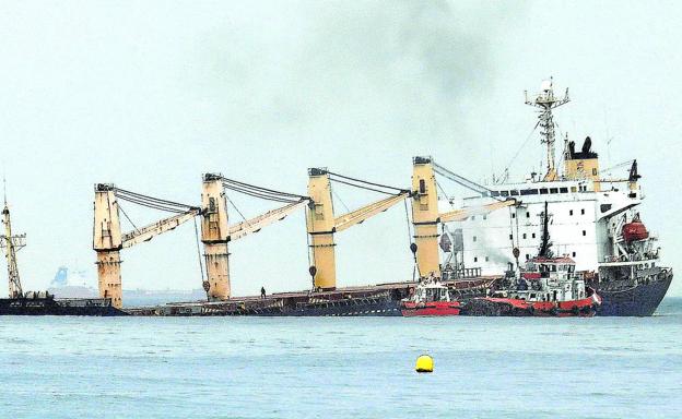 Riesgo de vertido en Gibraltar en un choque entre barcos