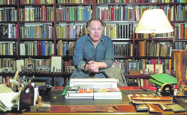 Muere Javier Marías, el escritor que detuvo el tiempo