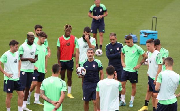 Vesga se ausenta de un entrenamiento que sigue sin contar con Yuri y Balenziaga