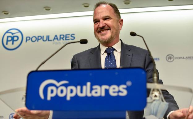 Iturgaiz carga contra Ortuzar y augura que la coalición PNV-PSE será «eterna»