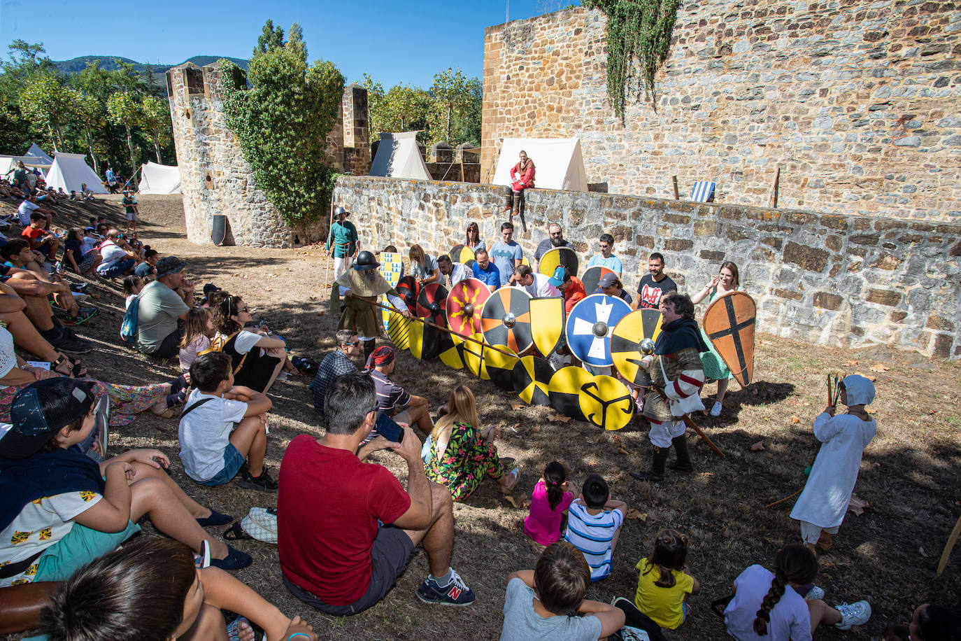 Recreación de una batalla medieval en el castillo de Muñatones