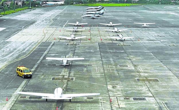 Los vuelos privados tocan el cielo en Loiu: récord histórico de jets privados y aerotaxis