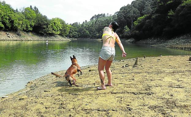 El duro estío reduce las reservas de los embalses al nivel más bajo en treinta años