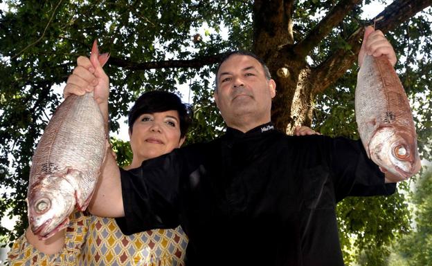 Mikel Bengoa, un asador de aire marinero y género de excepción en Meñaka