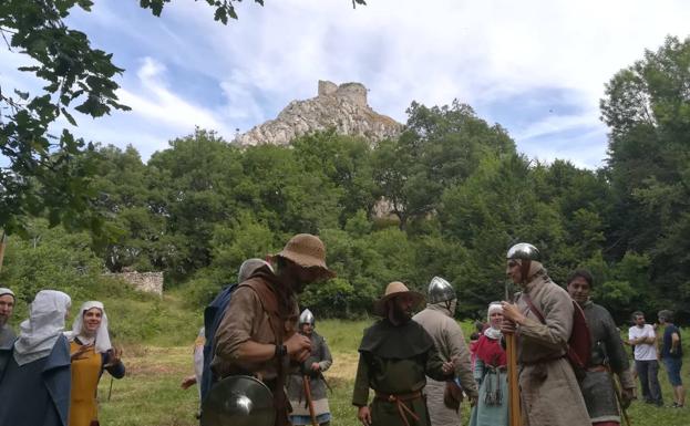 Música, recreaciones medievales y charlas para el día del Castillo de Araia