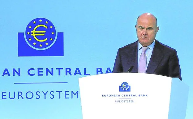 Luis de Guindos, Vice President of the ECB, has encouraged citizens to ask for their deposits to be remunerated. 