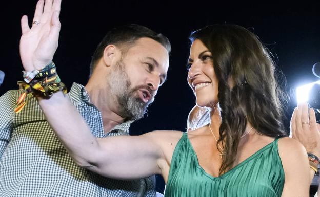 Abascal responde a Olona: «Ya nos contará si vuelve a Vox»