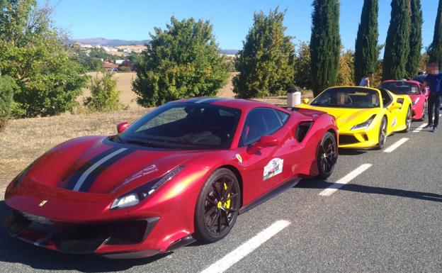 'Cazan' a doce 'Ferraris' circulando a más de 150 km/hora por Navarra