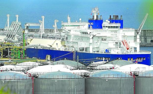 Más de 560.000 hogares vascos se beneficiarán desde octubre de la rebaja al 5% del IVA del gas