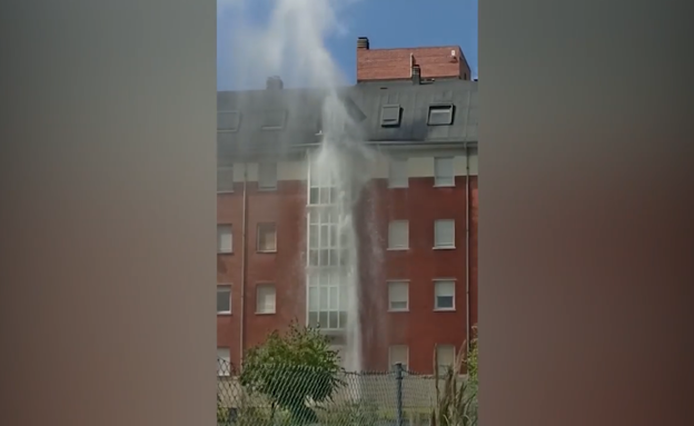 Una rotura en una boca de riego deja sin agua a nueve portales de Txurdinaga durante dos horas