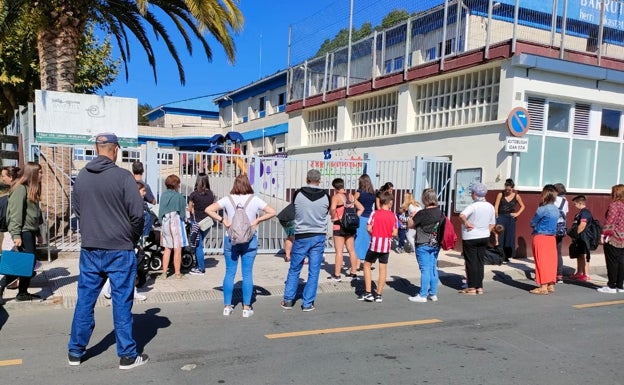 Los 37 niños de Errigoiti se quedan sin autobús para acudir a clase cada día