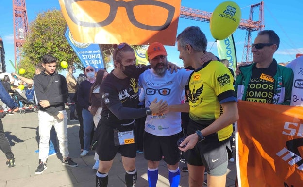 400 kilómetros a pie en memoria de su hijo, víctima del cáncer