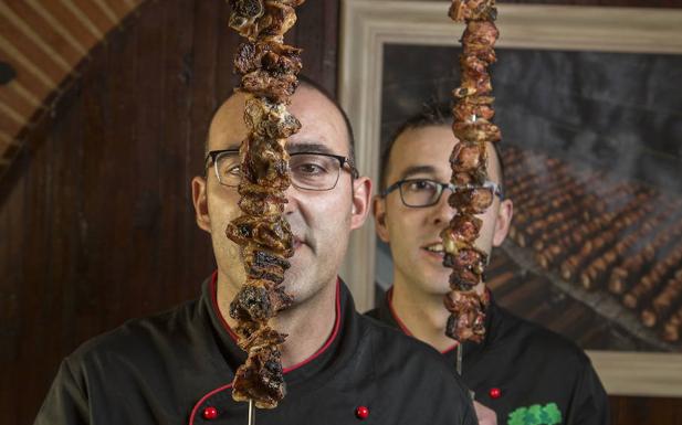 El templo del lechazo ensartado en la tierra de vino de Ribera