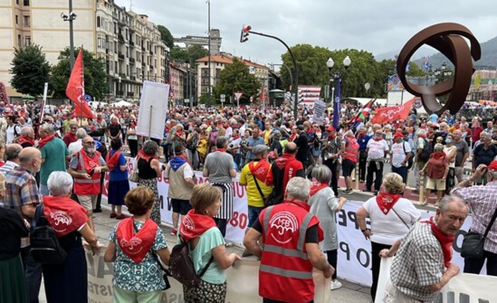 Pensionistas se movilizaran este lunes ante los bancos e instituciones de las tres capitales vascas
