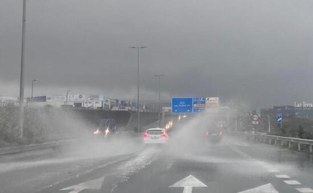 Más de 250 vuelos afectados por el impacto de Hermine en Canarias