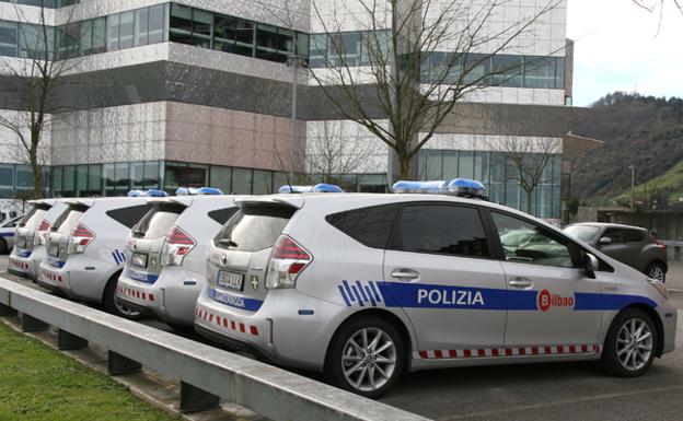 Cuatro heridos en un choque entre un coche cuyo conductor iba ebrio y un taxi en la Gran Vía de Bilbao