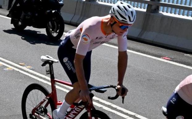 El ciclista holandés Van der Poel sale de Australia tras pagar 1.500 euros a las niñas a las que se enfrentó