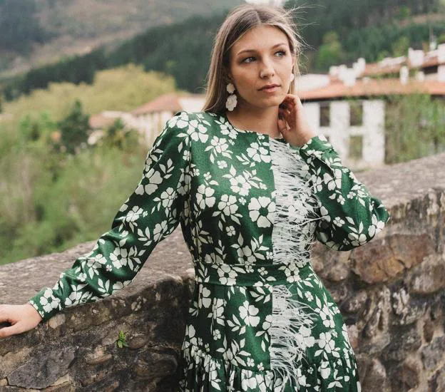 Como Dolce & Gabbana, pero en Euskadi: dos amigas crean los vestidos de 'invitada perfecta' que conquistan al mundo