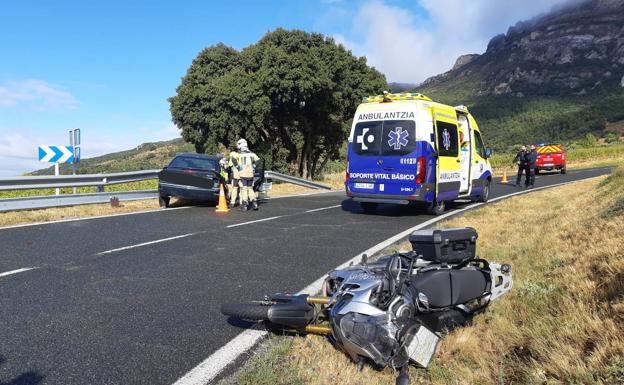 Dos heridos en un choque entre un coche y una motocicleta en Herrera