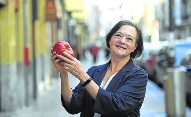 Una nutricionista de Alonsotegi, primera mujer en la Real Academia de Medicina