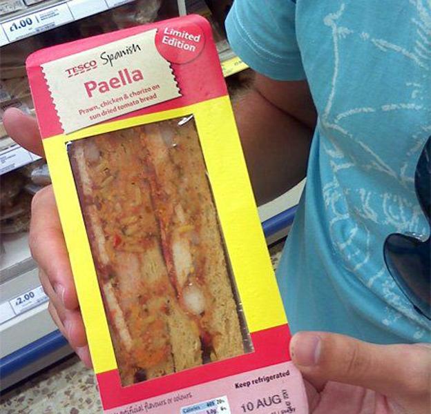 La Guardia Civil se mete con el sándwich de paella de los ingleses: «Podría atentar contra la salud»