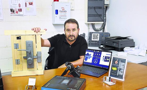 Cerrados a cal y canto