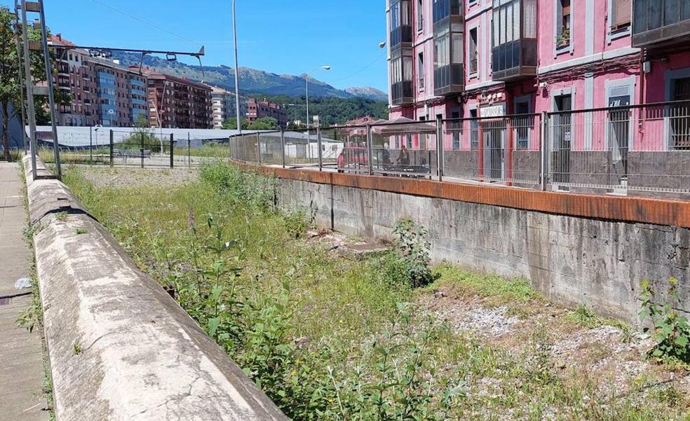 Durango destina casi un millón de euros a transformar las antiguas vías del tren en un paseo peatonal y ciclable