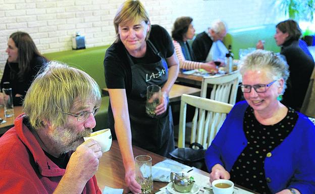 El drama de los hosteleros: «Pago al mes 5.300 euros en luz. Muchos van a cerrar»