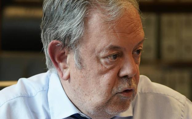 Azpiazu dice que «bajar hoy los impuestos no es responsable»